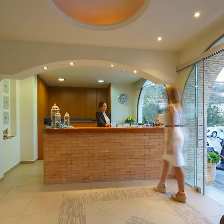 Alianthos Hotel 3*
