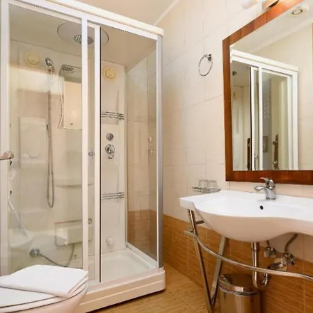 Hotel Alianthos 3*